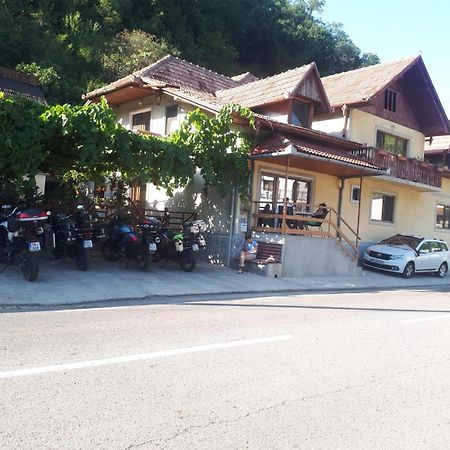 Casa Dina Hotel Baile Herculane Bagian luar foto