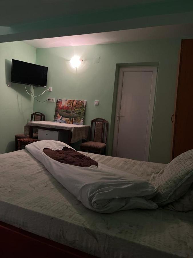 Casa Dina Hotel Baile Herculane Bagian luar foto