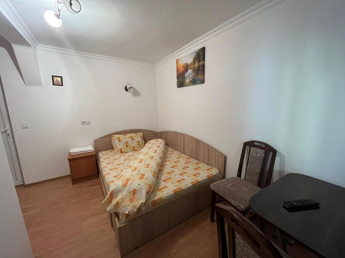 Casa Dina Hotel Baile Herculane Bagian luar foto