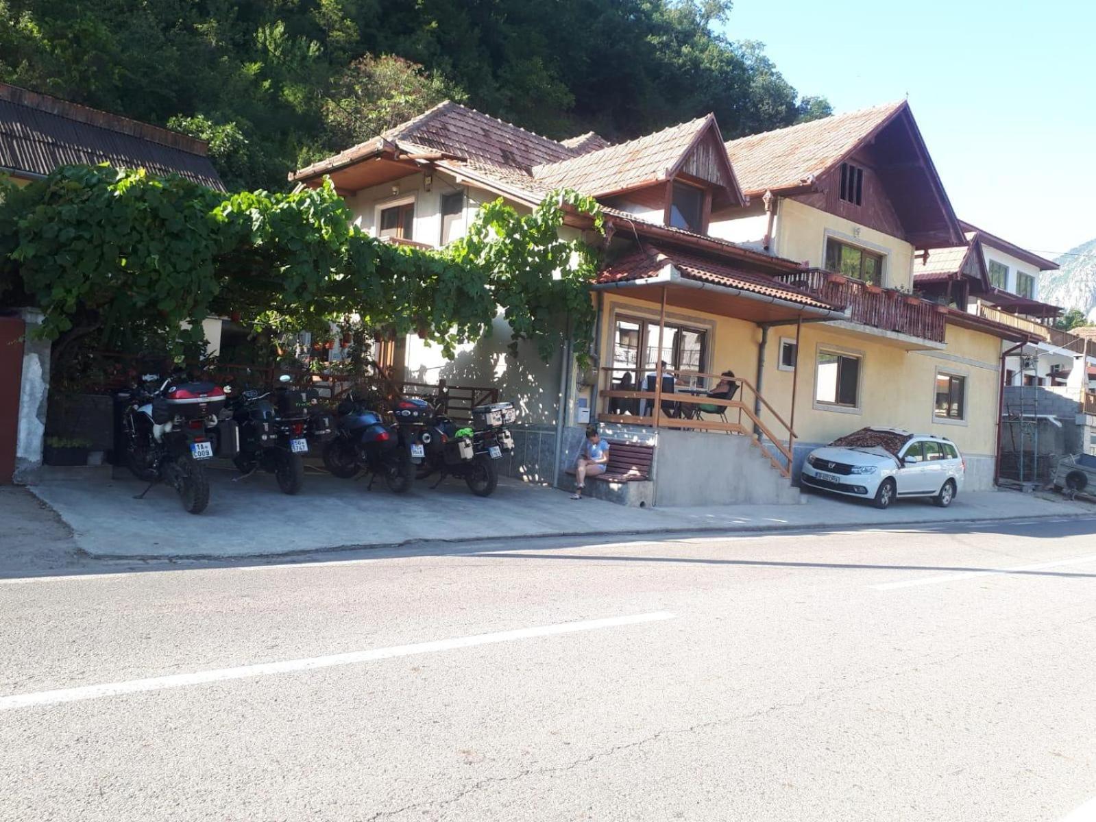 Casa Dina Hotel Baile Herculane Bagian luar foto