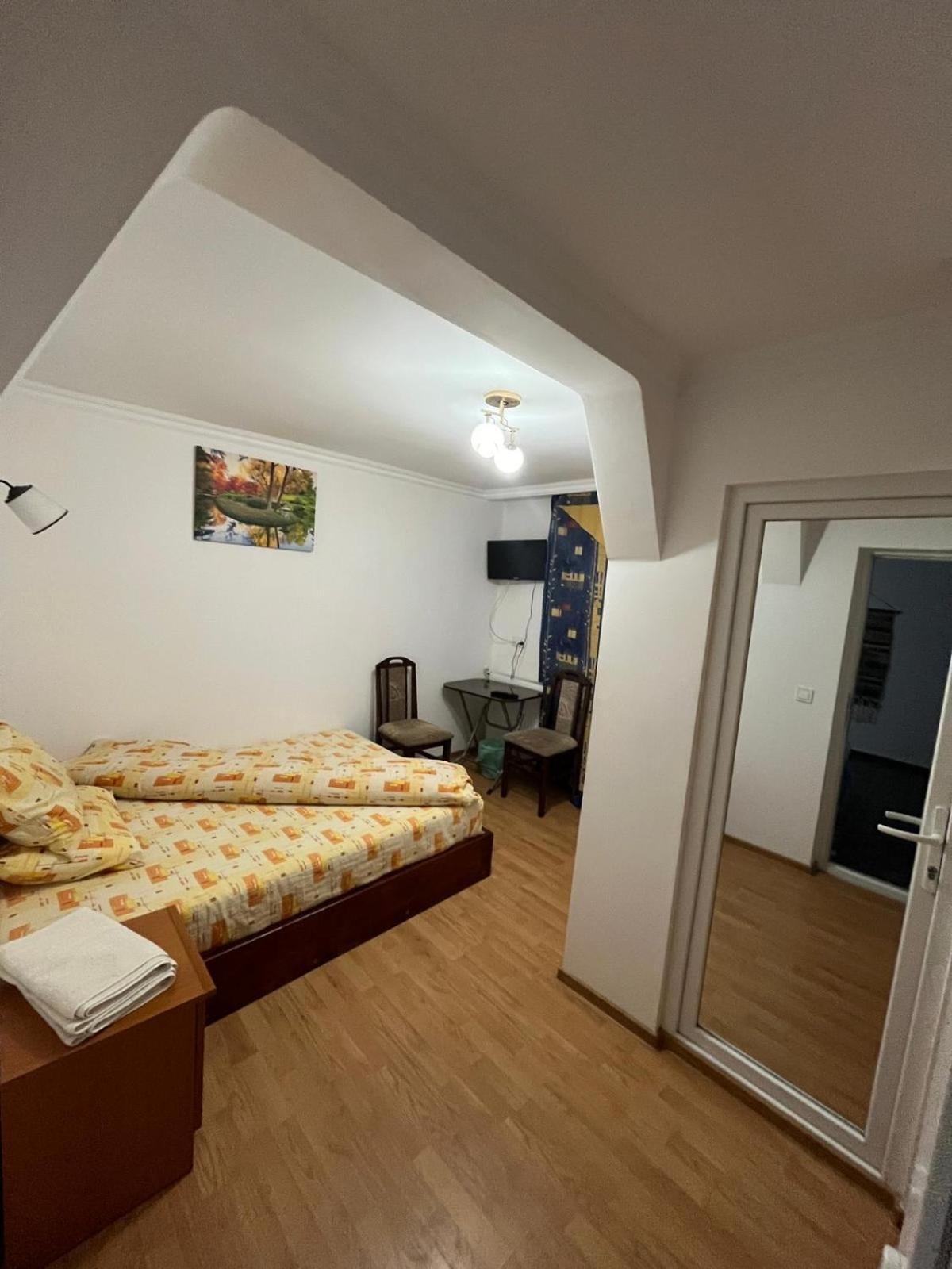 Casa Dina Hotel Baile Herculane Bagian luar foto