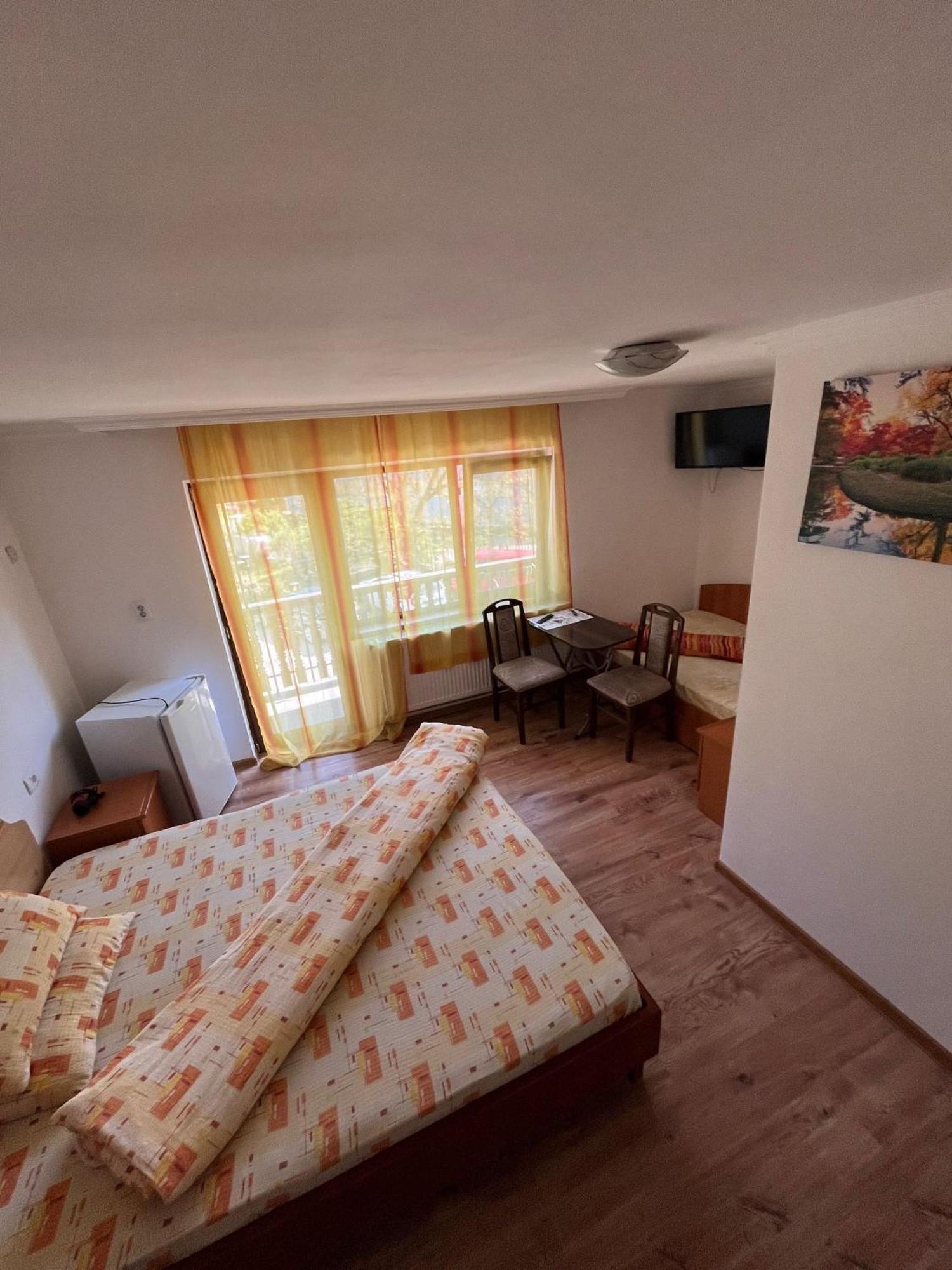 Casa Dina Hotel Baile Herculane Bagian luar foto